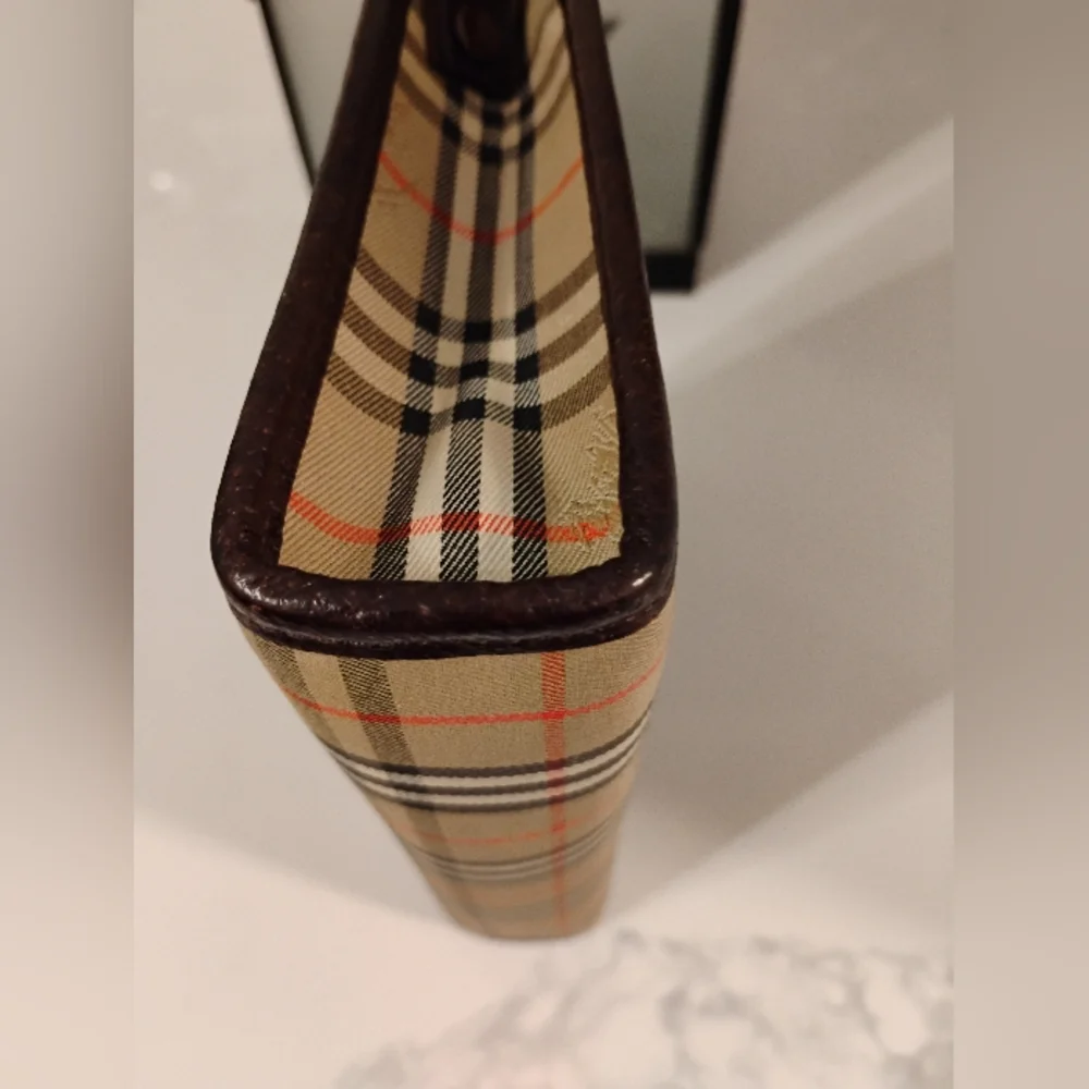 Burberrys Vintage Nova Check Clutch With Brown Leather - Picture 10 of 16